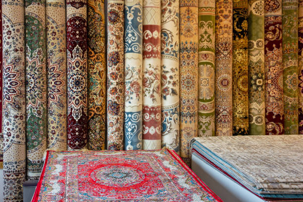 boutique de tapis dans le style oriental persan dubaï, émirats arabes unis. ornements orientaux - carpet rug persian rug persian culture photos et images de collection