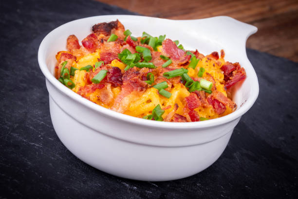istock Mac and cheese with bacon and green onion 1399930168