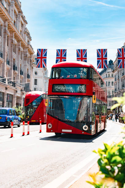 union jacks na oxford street para o jubileu de platina da rainha - london england sign street street name sign - fotografias e filmes do acervo