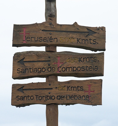 Sign indicating holy places on the Camino de Santiago, at the height of Comillas