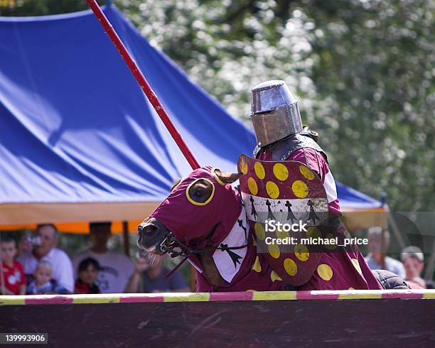 Knight Foto de stock y más banco de imágenes de Agresión - Agresión, Antiguo, Armadura - Armadura tradicional