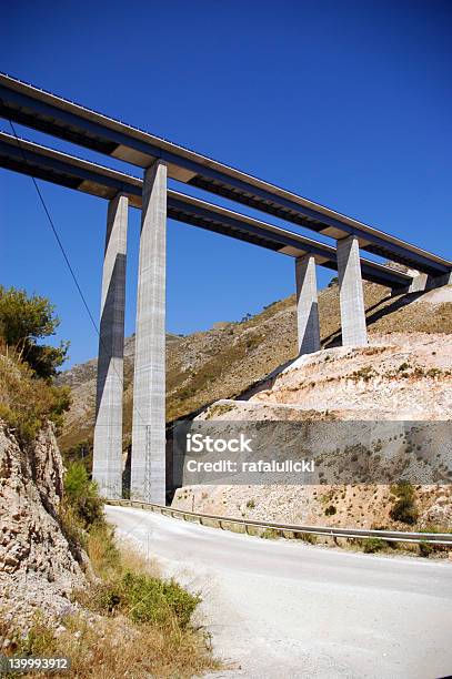 Photo libre de droit de Viaduc De Lautoroute banque d'images et plus d'images libres de droit de Neige fraîche - Neige fraîche, Voie ferrée, Échangeur