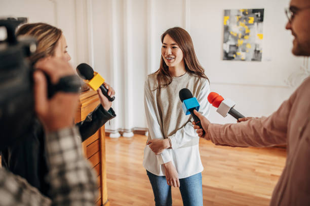 istock Female painter talking to the press 1399943582