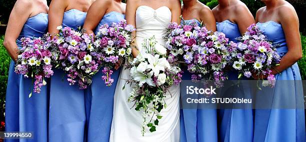 Concentrarsi Su Bouquet - Fotografie stock e altre immagini di Damigella d'onore - Damigella d'onore, Matrimonio, Ricevimento di nozze