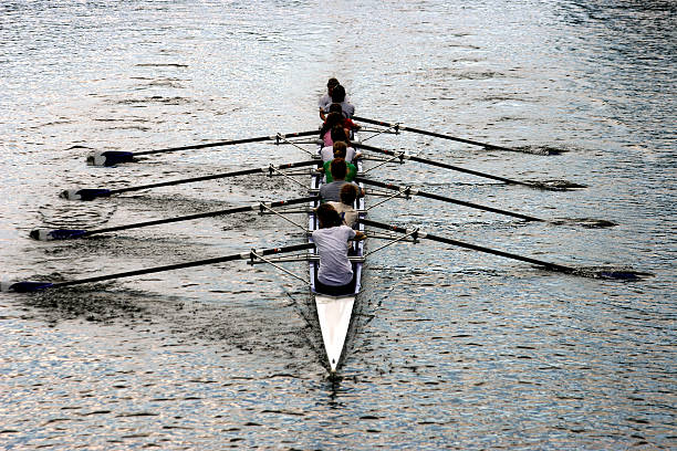 pracy zespołu - team sport rowboat sports team nautical vessel zdjęcia i obrazy z banku zdjęć