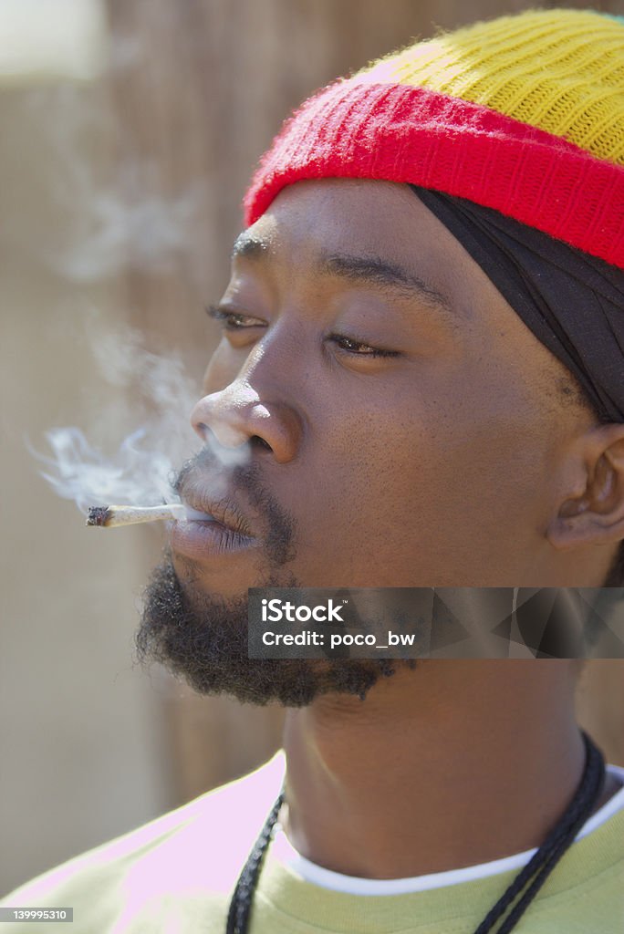 Rastafari fumar Maconha - Royalty-free Adulto Foto de stock