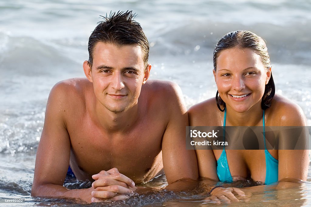 Jeune couple - Photo de Adulte libre de droits
