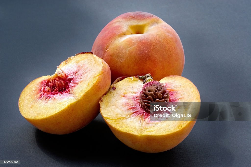 Maturo succosa fleshy peaches - Foto stock royalty-free di Alimentazione sana