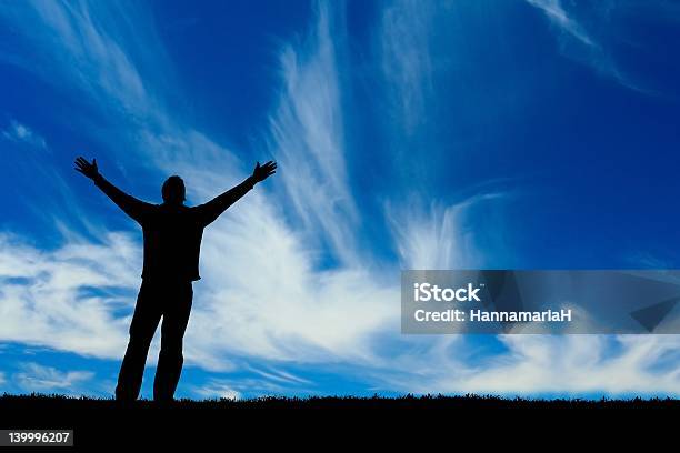 Fe Foto de stock y más banco de imágenes de Adulto - Adulto, Aire libre, Alegría