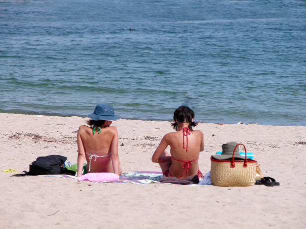 istock Beach girls 139996359
