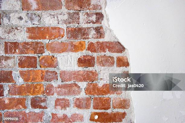 Brick Und Stuck Stockfoto und mehr Bilder von Alt - Alt, Angeschlagen, Architektur
