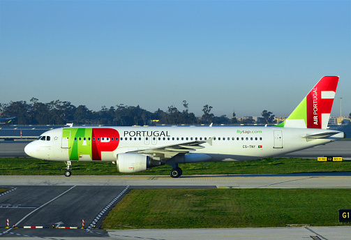 Lisbon, Portugal: TAP Air Portugal Airbus A320-214 (WL), MSN 4742 registration CS-TNY, named Domingos Sequeira (18th century painter) - Lisbon Airport / Humberto Delgado Airport. TAP is the Portuguese flag carrier, with its hub at Humberto Delgado Airport, TAP is al member of Star Alliance.