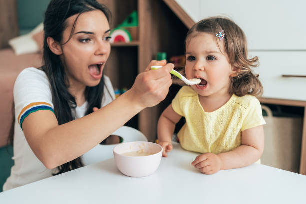 istock Mother feeding her girl 1399975550