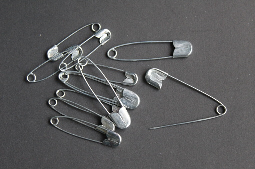 safety pins have the function of tightening ties and joining fabrics.