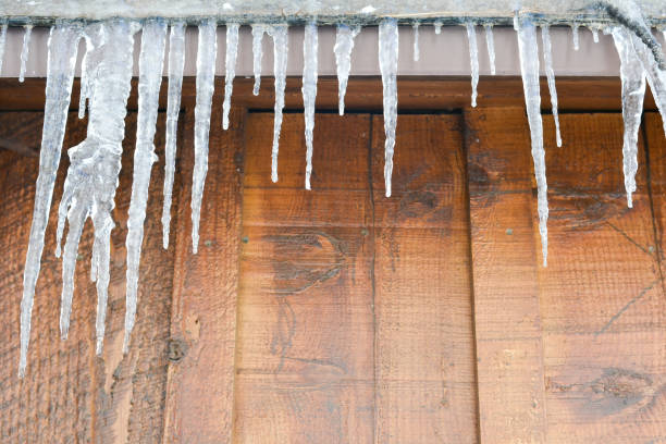 istock Icicles Hanging from Eave of Cabin 1399997309