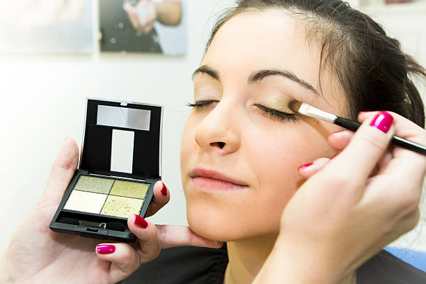 istock Young woman at beauty salon 140000488