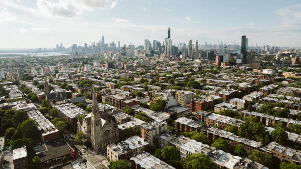 マンハッタンのスカイラインとブルックリン地区 - barclays center ストックフォトと画像