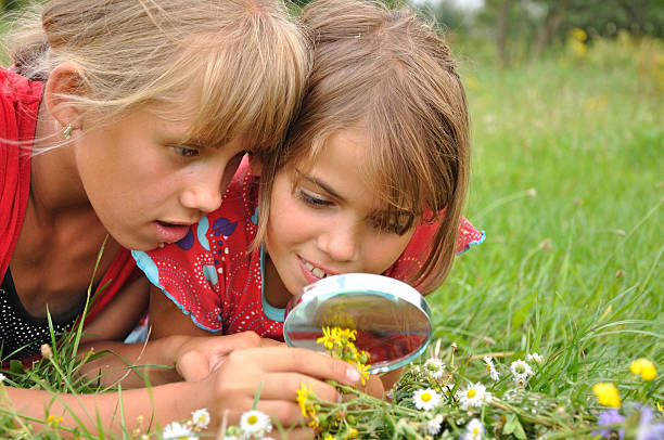 istock Girls with a loupe 140002277