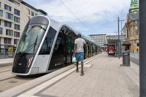 straßenbahnhaltestelle in luxemburg - cable stayed stock-fotos und bilder