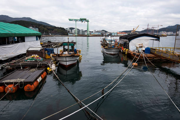 istock fishing village 1400042182