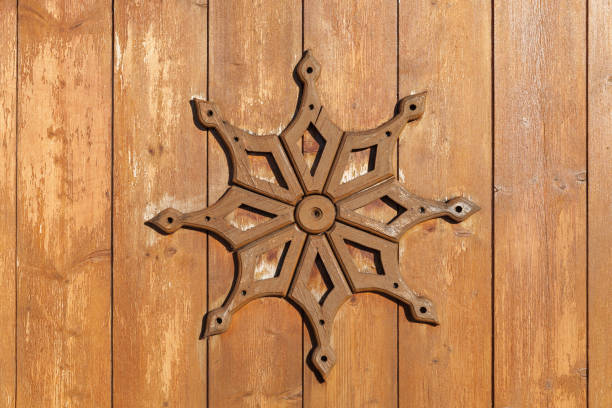 istock Old wooden decoration element on an old gate 1400043217