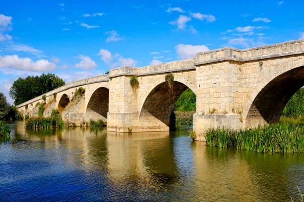 istock Puente Fitero 1400045018