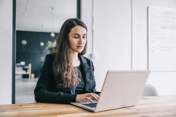 istock Woman working at the office 1400049095