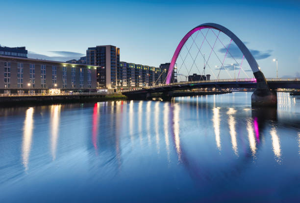 istock Glasgow at night with river - Squinty Bridge, UK 1400056102