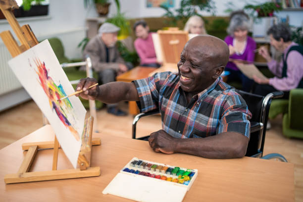 istock Art class therapy for care home residents 1400063652