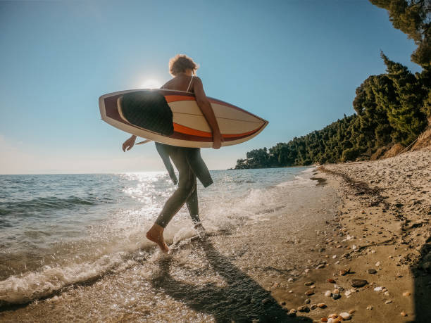 istock Mature woman going surfing 1400065339