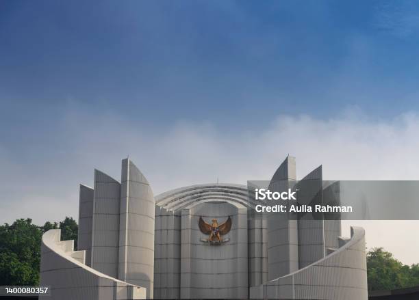 Garuda Pancasila Indonesian National Symbols Or Emblem In Monumen Perjuangan Bandung The Emblem Is Showing Indonesia National Motto Unity In Diversity Bhineka Tunggal Ika Foto Stok - Unduh Gambar Sekarang