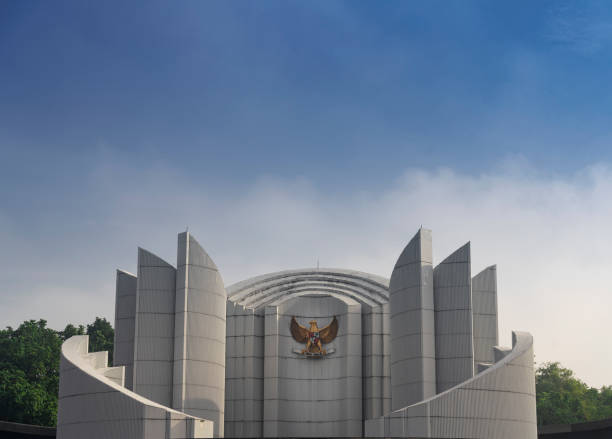 garuda pancasila indonesian national symbols or emblems in monument of struggle bandung. the emblem is showing indonesia national motto unity in diversity , bhineka tunggal ika - garuda imagens e fotografias de stock