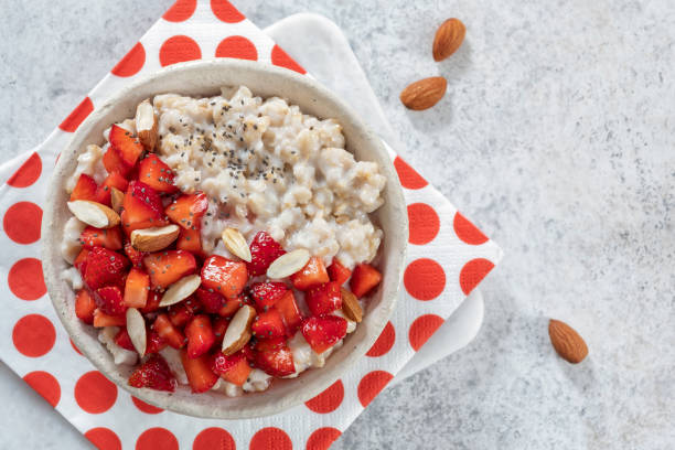 istock Oatmeal porridge with strawberries 1400081936