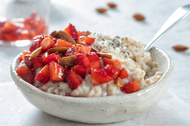 istock Oatmeal porridge with strawberries 1400081968