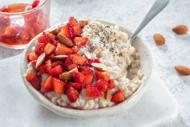 istock Oatmeal porridge with strawberries 1400081982