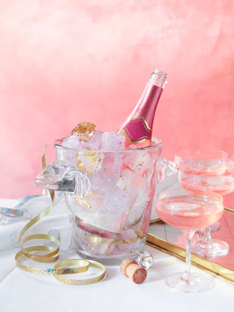 rose champagne - pink champagne photos et images de collection
