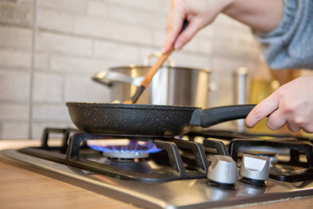 istock frying pan on cooking top blue flame 1400094629