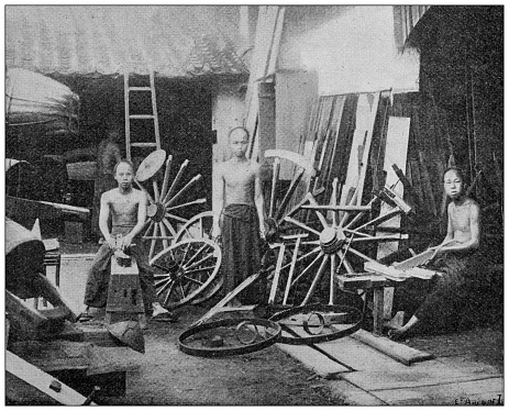 Antique photo: French colonization of North Vietnam, men working