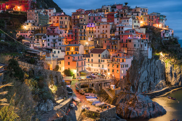 manarola, la spezia, italy coastal view in cinque terre - manarola imagens e fotografias de stock