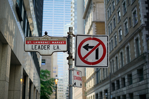 Selective focus: Leader L.A. street.