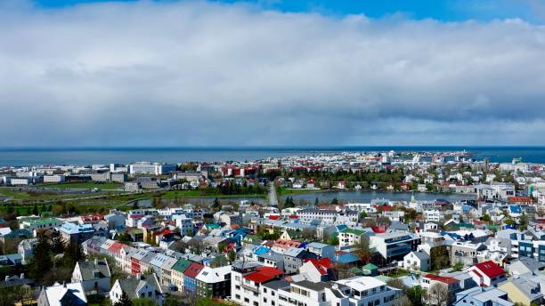 istock Reykjavik von oben 1400105254