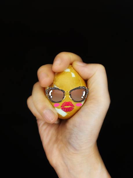 istock The feeling of the egg. 1400112289