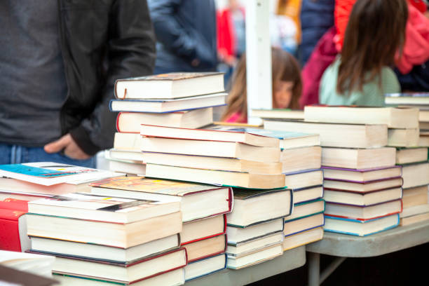 istock Street bookstore-Saint George Day 1400112307