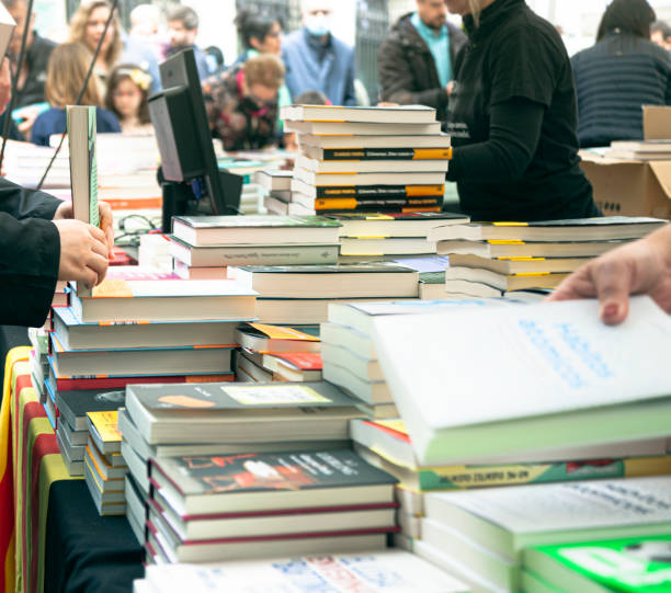 istock Street bookstore-Saint George Day 1400112316