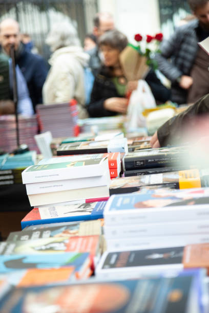 istock Street bookstore-Saint George Day 1400112318