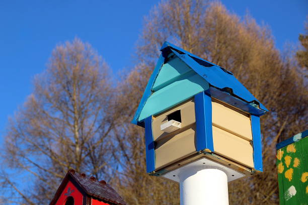 istock Built birdhouses for birds. 1400124078