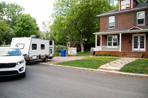 istock Family getting ready to leave with RV for summer vacations. 1400130619