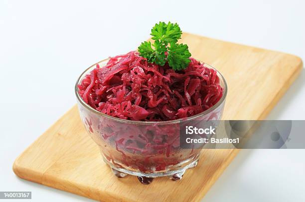 Sauekraut Rojo Foto de stock y más banco de imágenes de Alimento - Alimento, Col fermentada en salmuera, Cortado en tiras