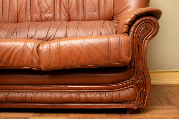 istock old leather sofa in an old room 1400133017