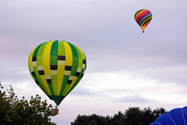 istock Hot-air balloons 140014224